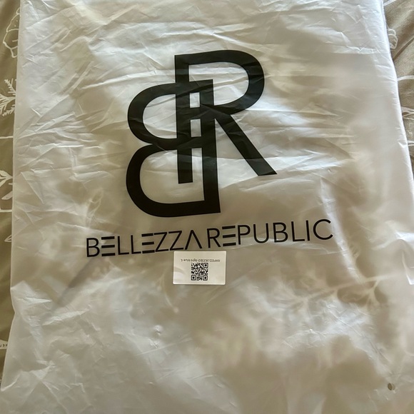 NWT Bellezza Republic Short Denim Jacket, Faux fur, L, with original package - Picture 13 of 15